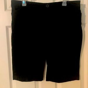 Gloria Vanderbilt black Bermuda shorts.